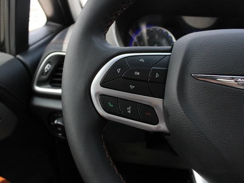 Used 2026 Chrysler Pacifica Pinnacle FWD image 12