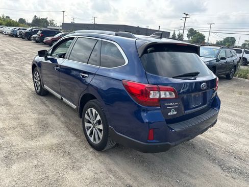 Used 2017 Subaru Outback 3.6R Touring AWD/4WD image 2
