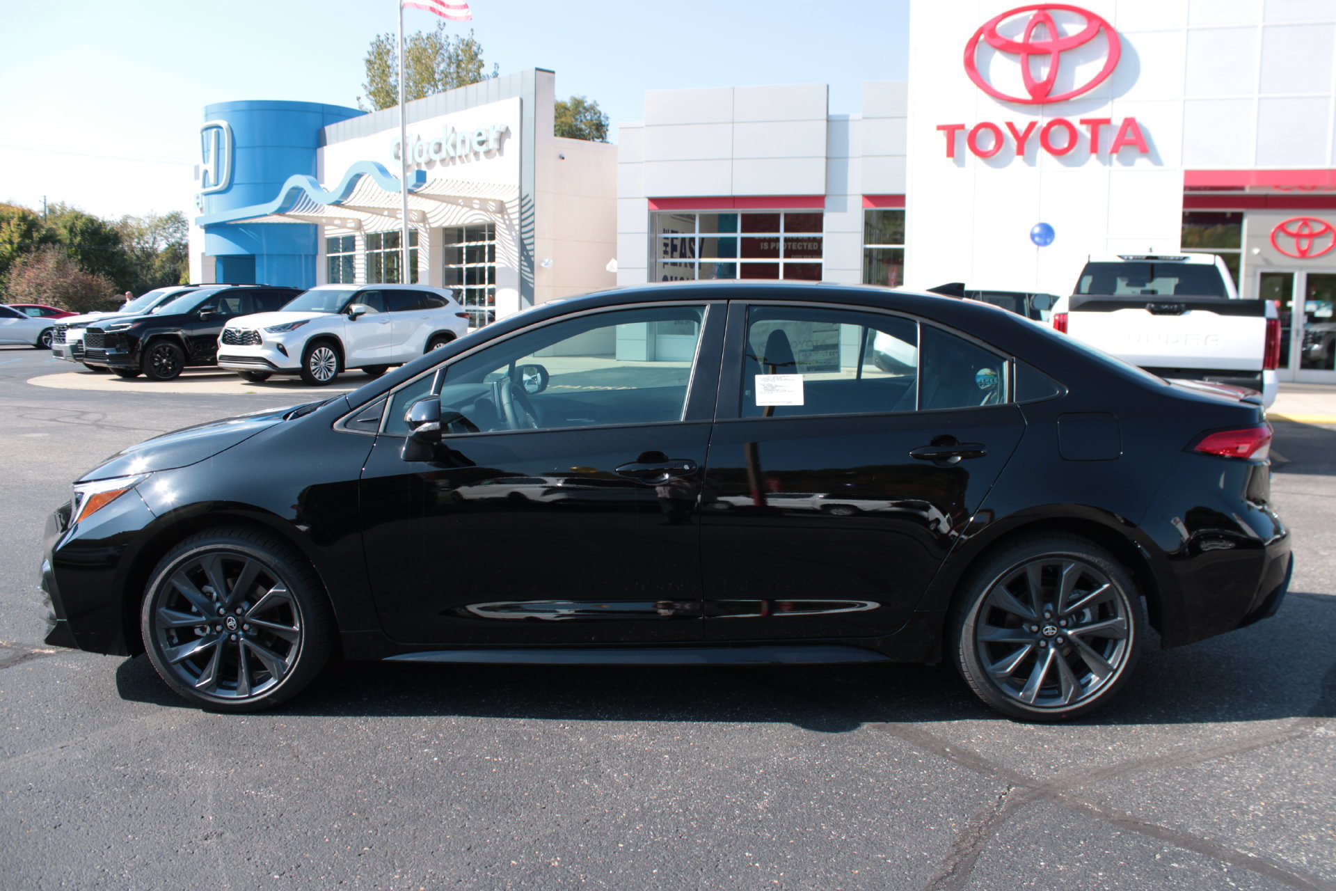 New 2027 Toyota Corolla SE FWD image 9