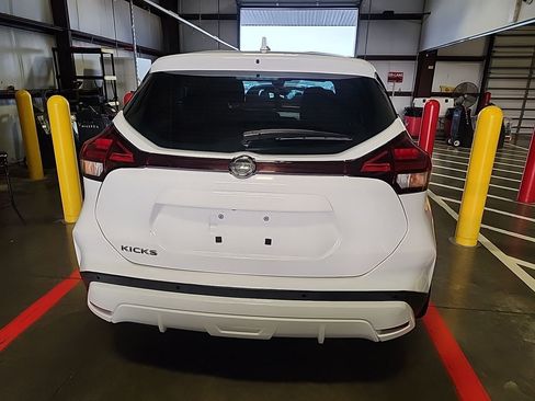 Used 2021 Nissan Kicks S image 4