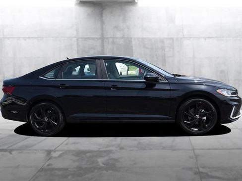 New 2026 Volkswagen Jetta SE FWD image 5