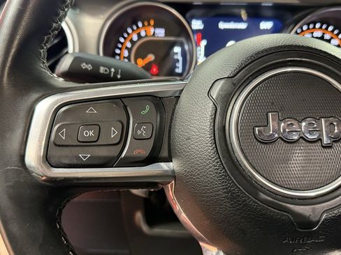 Used 2022 Jeep Gladiator Overland image 15