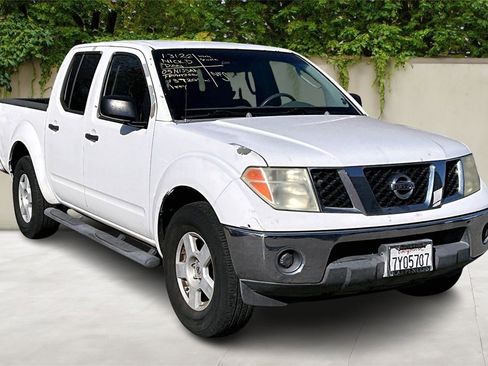 Used 2005 Nissan Frontier SE image 1