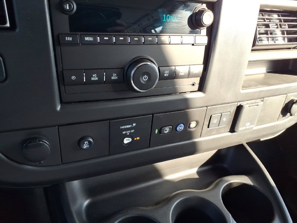 Used 2025 GMC Savana 2500 Extended w/ Driver Convenience Package RWD image 17