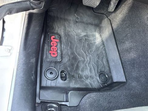 Used 2021 Jeep Wrangler Unlimited Rubicon AWD/4WD image 26