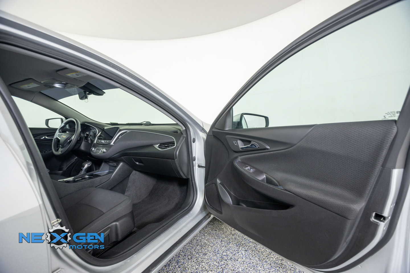 Used 2022 Chevrolet Malibu LT FWD image 39