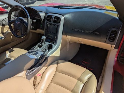 Used 2005 Chevrolet Corvette Coupe w/ Preferred Equipment Group RWD image 32