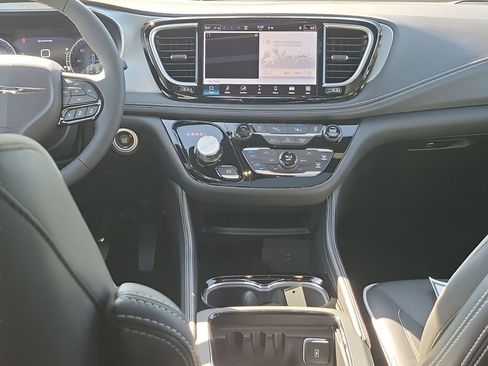 New 2026 Chrysler Pacifica Limited w/ S Appearance Package image 28