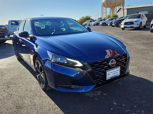 Used 2024 Nissan Altima 2.5 SR image 11