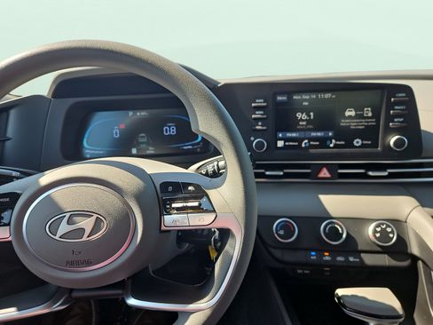 Certified 2026 Hyundai Elantra SE FWD image 10