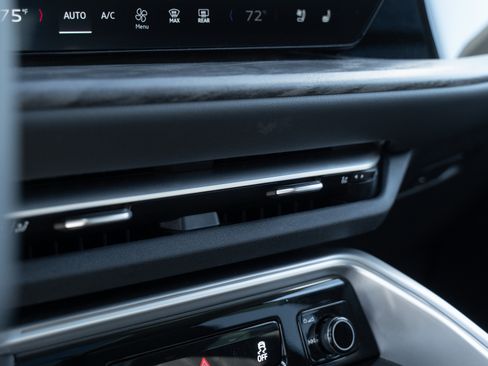 New 2025 Audi Q5 Premium Plus image 14