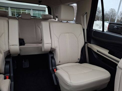 Certified 2024 Ford Expedition Platinum image 19
