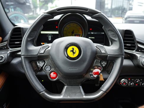 Used 2013 Ferrari 458 Italia Coupe RWD image 21