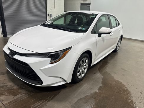 Used 2025 Toyota Corolla LE FWD image 8