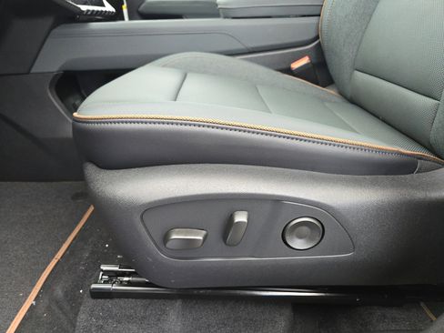 New 2026 GMC Acadia AT4 w/ Luxury Package image 19