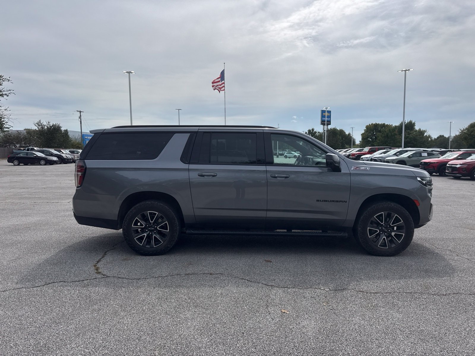Used 2022 Chevrolet Suburban Z71 w/ Z71 Off-Road Package AWD/4WD image 3