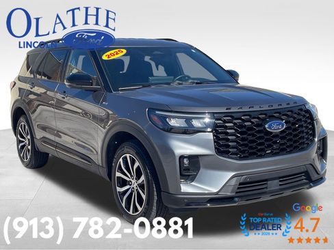 Used 2025 Ford Explorer ST-Line image 7