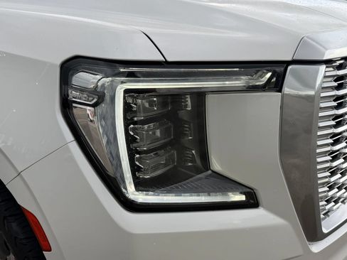 Used 2021 GMC Yukon XL Denali w/ Denali Premium Package RWD image 12