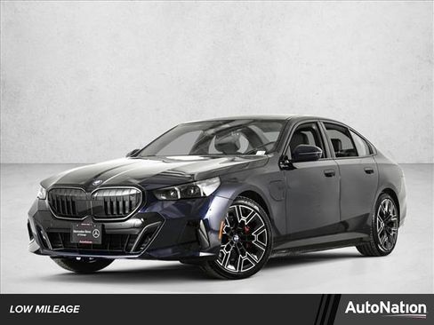 Used 2026 BMW 550e xDrive w/ Premium Package image 1