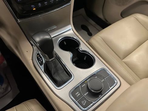 Used 2021 Jeep Grand Cherokee Limited AWD/4WD image 16