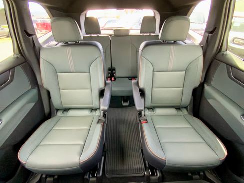 New 2026 GMC Acadia AT4 w/ LPO, Floor Liner Package AWD/4WD image 30