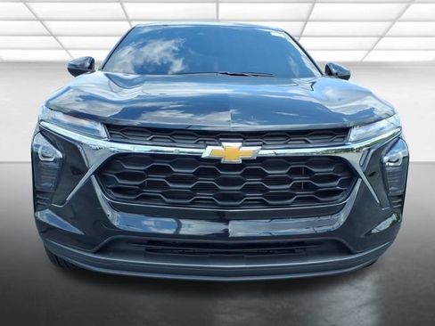 Used 2025 Chevrolet Trax LS w/ LS Convenience Package FWD image 11