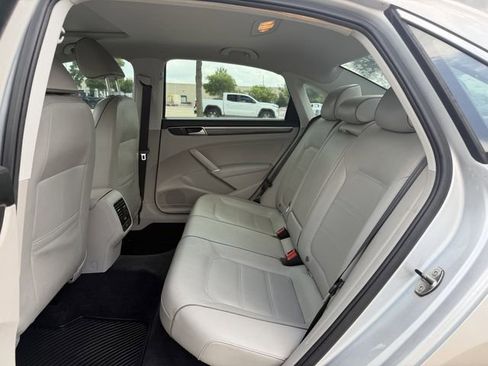 Used 2017 Volkswagen Passat 1.8T SE FWD image 28
