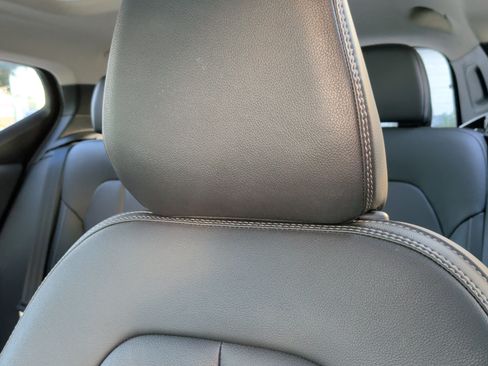 Used 2025 Volvo XC40 B5 Core image 23