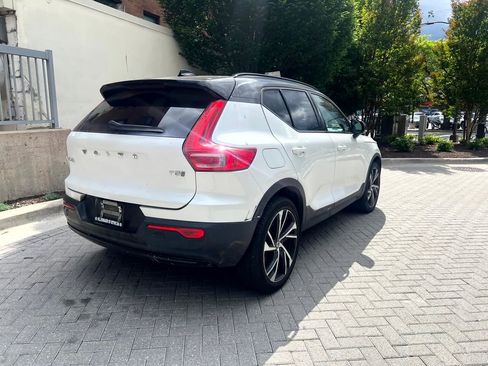 Used 2022 Volvo XC40 T5 R-Design AWD/4WD image 4
