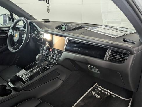 New 2026 Porsche Macan image 19