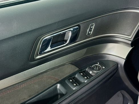 Used 2018 Ford Explorer XLT w/ Equipment Group 202A image 24