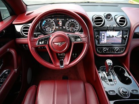 Used 2019 Bentley Bentayga AWD/4WD image 36