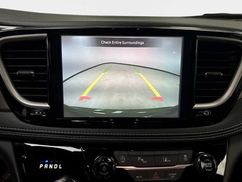 New 2027 Chrysler Pacifica Select FWD image 22