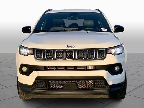 Used 2024 Jeep Compass Latitude image 3