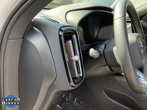 Used 2023 Volvo XC40 Recharge Plus image 19