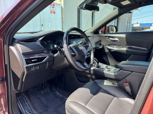 Used 2022 Cadillac XT4 Luxury w/ Cold Weather Package FWD image 15