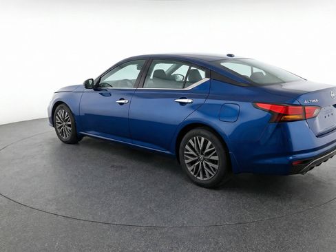Used 2025 Nissan Altima 2.5 SV image 6