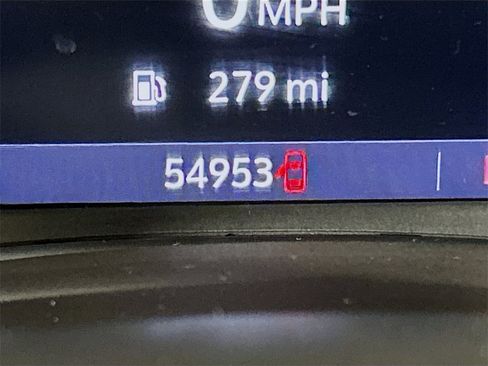 Used 2022 GMC Terrain SLT w/ LPO, 'HIT The Road' Package image 10