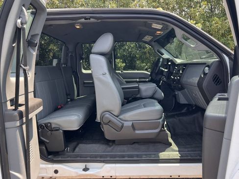 Used 2014 Ford F250 XL w/ Power Equipment Group RWD image 20