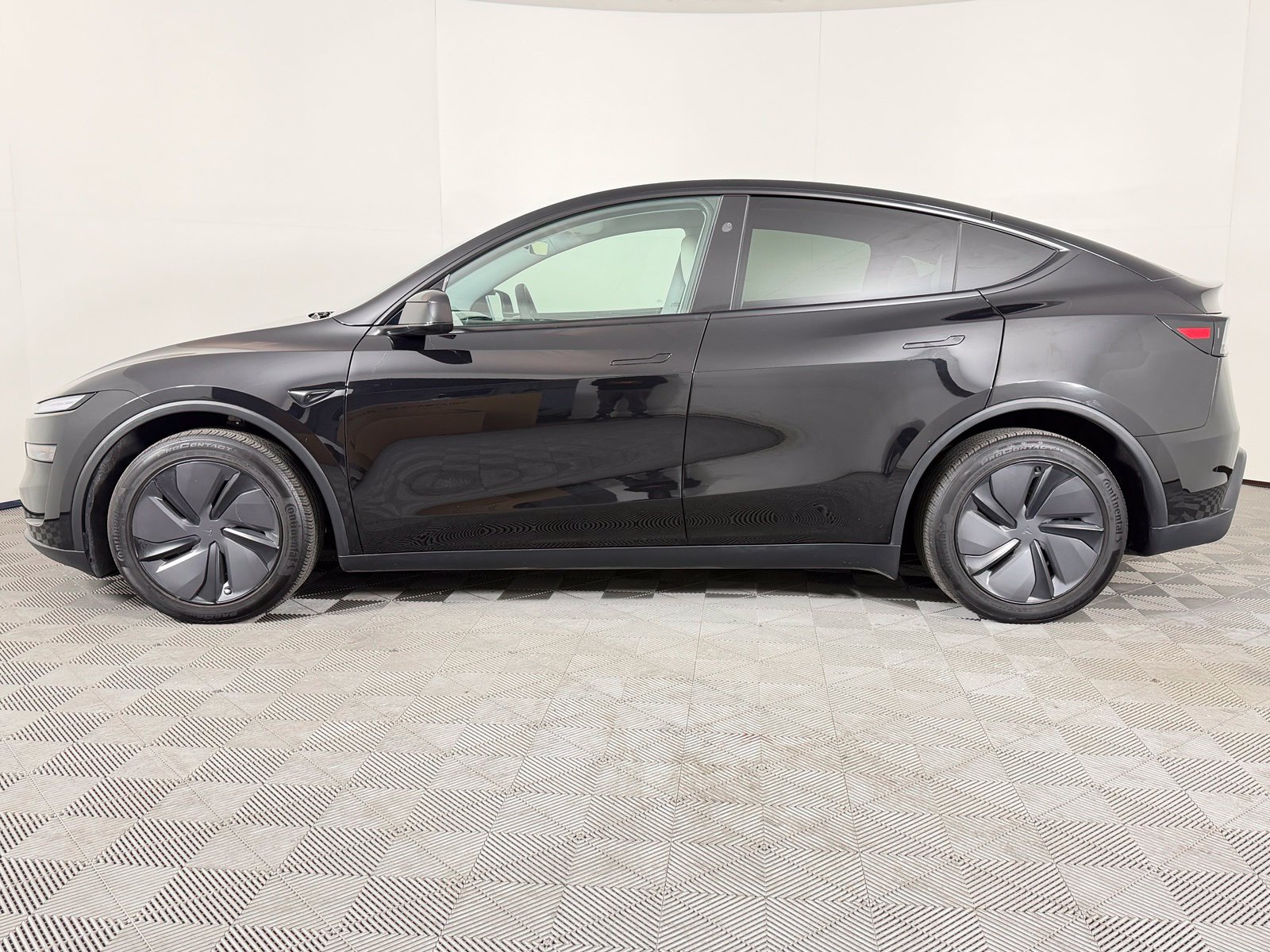 Used 2026 Tesla Model Y AWD image 6