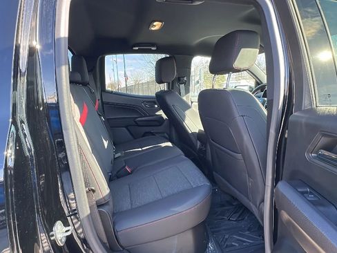 Used 2024 Chevrolet Colorado Z71 w/ Z71 Convenience Package 2 image 17