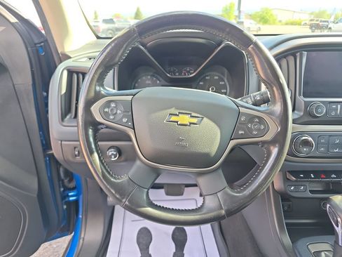 Used 2022 Chevrolet Colorado Z71 AWD/4WD image 17