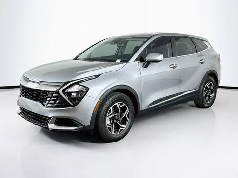 Used 2023 Kia Sportage LX FWD image 3
