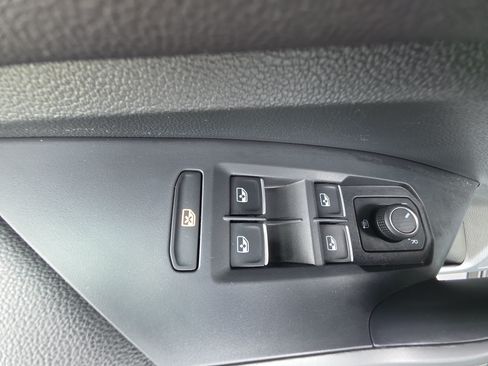 Used 2023 Volkswagen Jetta SE w/ Panoramic Sunroof Package FWD image 28