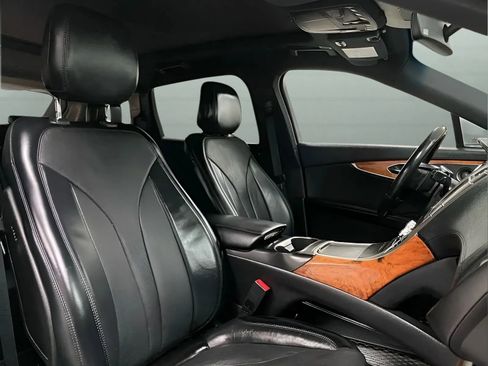Used 2020 Lincoln Nautilus Reserve FWD image 12