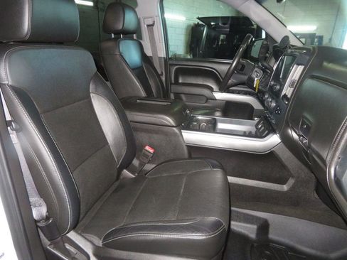 Used 2017 Chevrolet Silverado 1500 LTZ Z71 w/ LTZ Plus Package AWD/4WD image 32