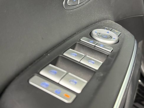 Used 2025 Genesis GV70 2.5T Advanced w/ Advanced Package image 14