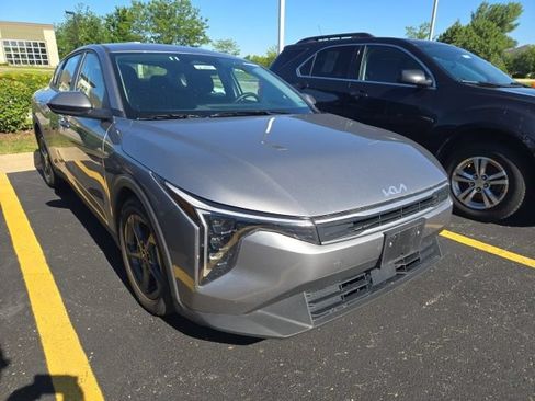 Used 2025 Kia K4 FWD image 1