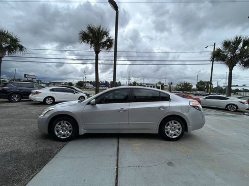 Used 2011 Nissan Altima 2.5 S FWD image 7
