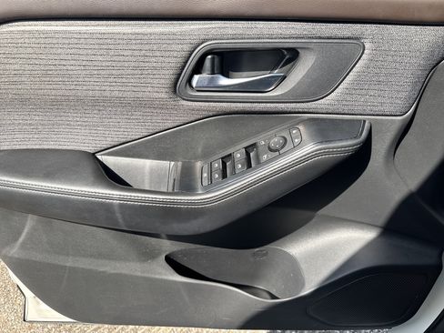 Used 2021 Nissan Rogue SV FWD image 9